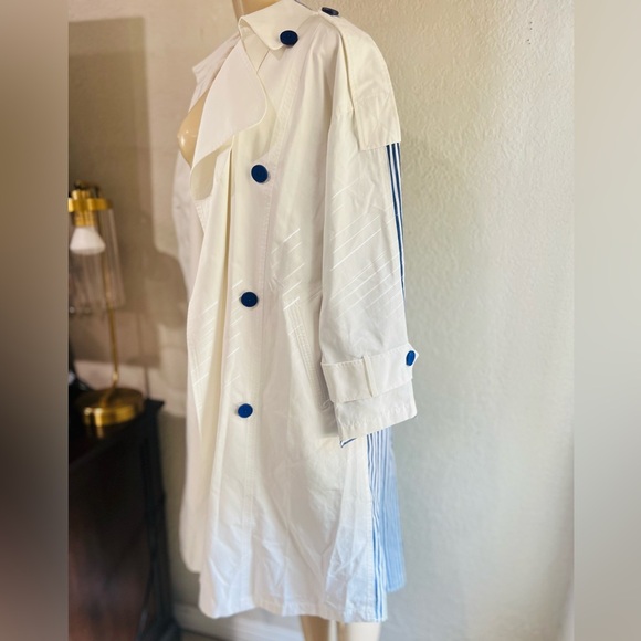 J.ING COAT WHITE AND STRIPE BLUE SIZE SMALL - Picture 2 of 16
